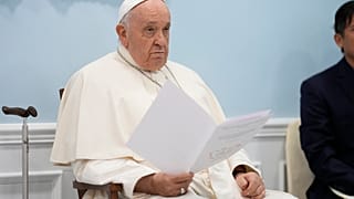 Le pape François assiste à une cérémonie de bienvenue à la nonciature apostolique en Mongolie à Oulan-Bator, le 1er septembre 2023.