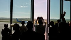Самолёт папы Франциска покинул международный аэропорт "Чингисхан".
