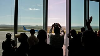 Самолёт папы Франциска покинул международный аэропорт "Чингисхан".