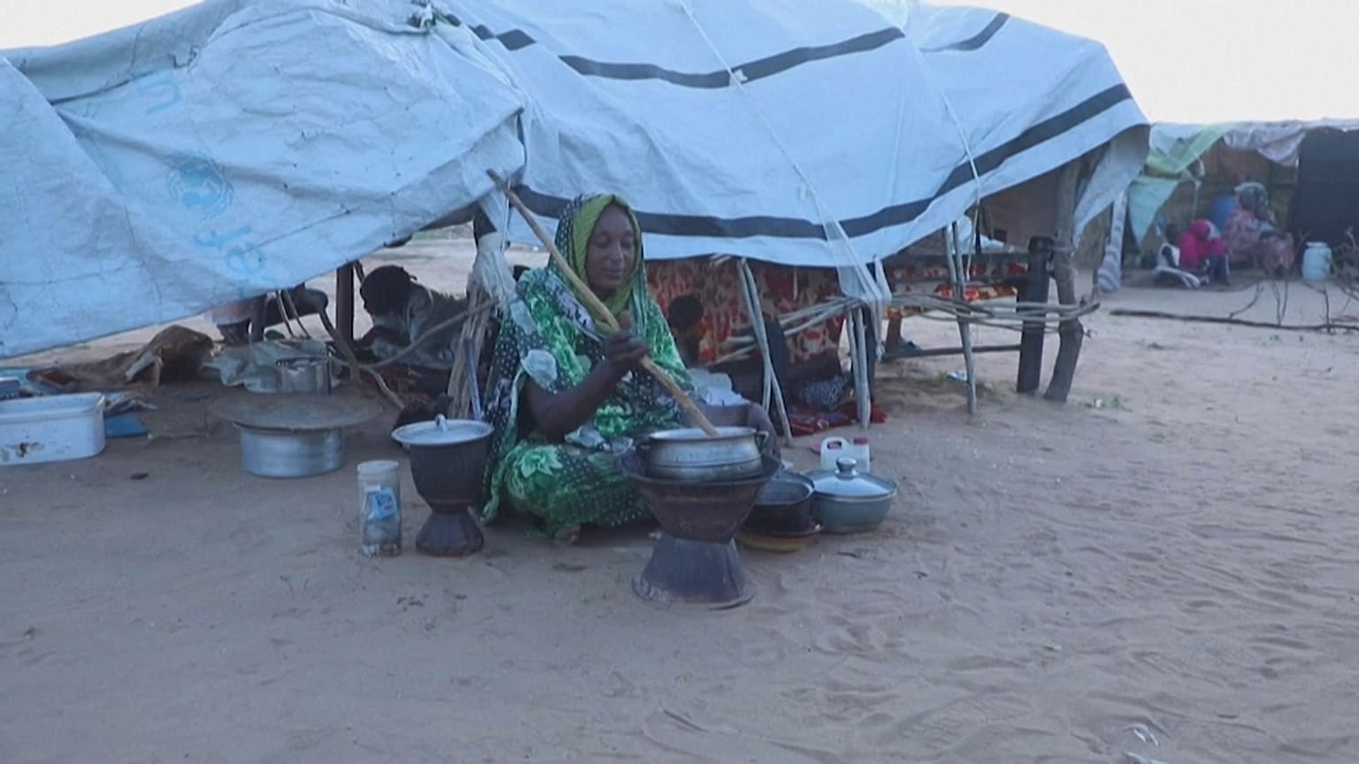 لاجئة سودانية في مخيم للاجئين في تشاد