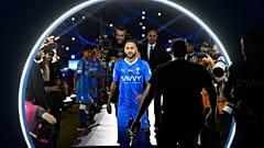 نيمار خلال حفل إزاحة الستار رسميًا عن عضويته الجديدة في نادي الهلال السعودي