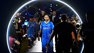 نيمار خلال حفل إزاحة الستار رسميًا عن عضويته الجديدة في نادي الهلال السعودي