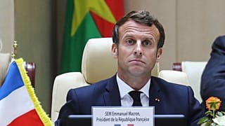 Fransa Cumhurbaşkanı Emmanuel Macron, Sahel Zirvesi'nde konuşurken 