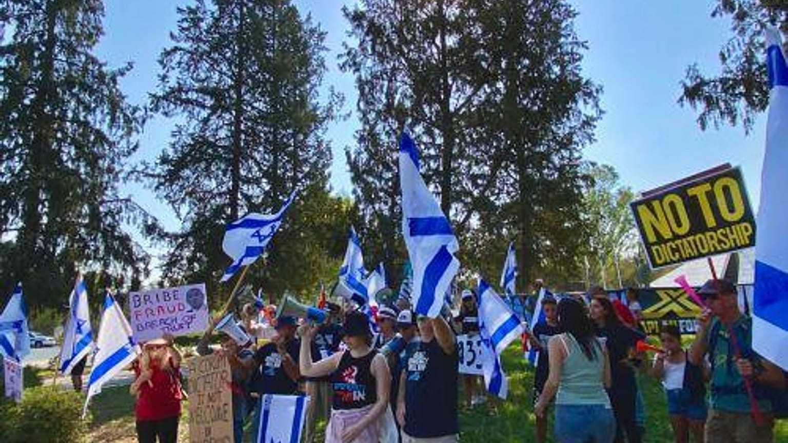 Διαμαρτυρία Ισραηλινών εξω από το προεδρικό στην Κύπρο κατά την επίσκεψη του Ισραηλινού πρωθυπουργού Μπένζαμιν Νετανιάχου