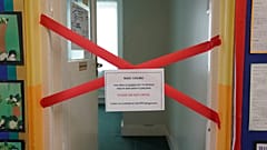 Ein geschlossenes Klassenzimmer in einer Grundschule in Leicester