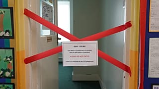 Ein geschlossenes Klassenzimmer in einer Grundschule in Leicester