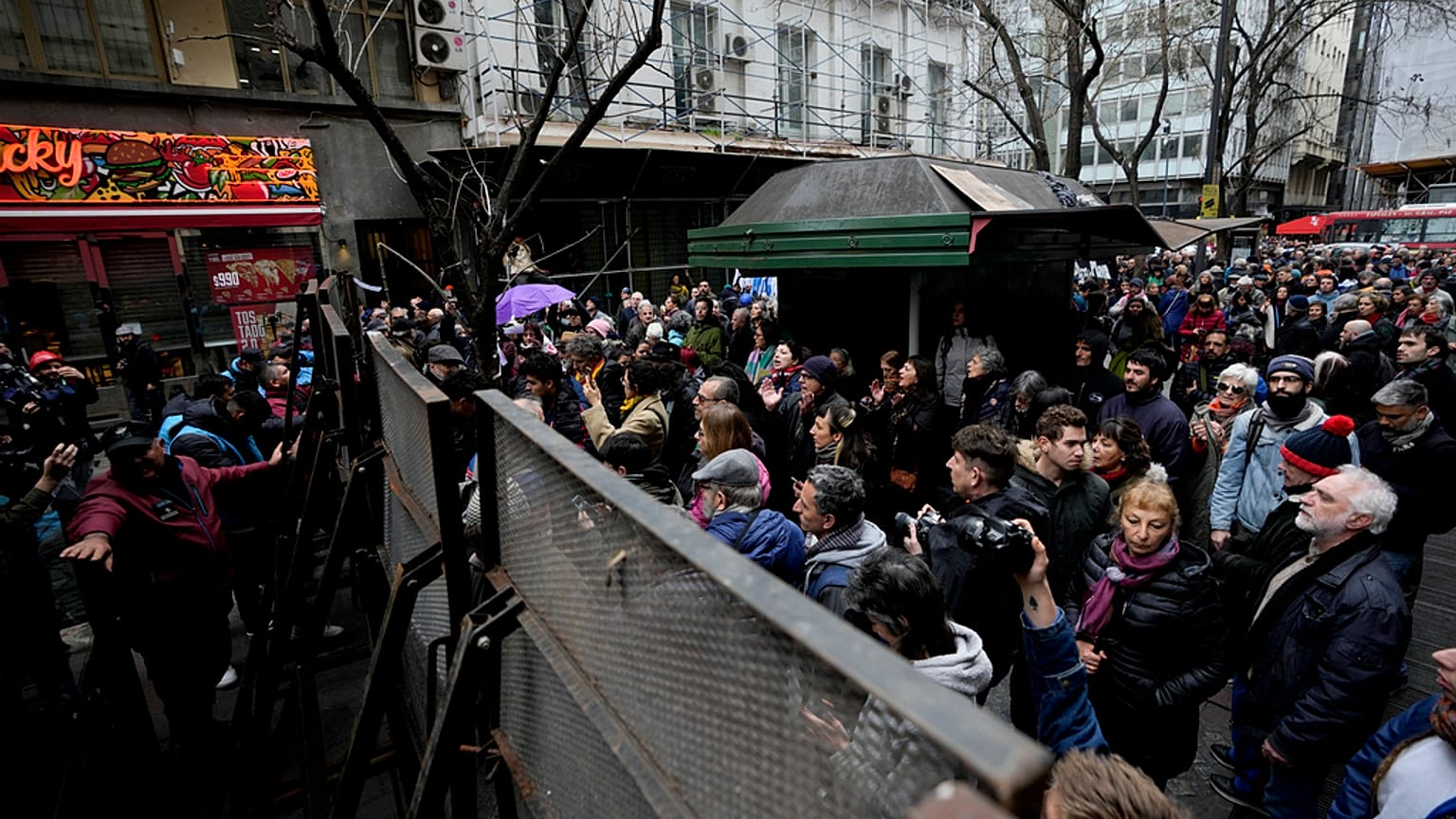Protesta por el evento de las "víctimas del terrorismo de izquierdas"