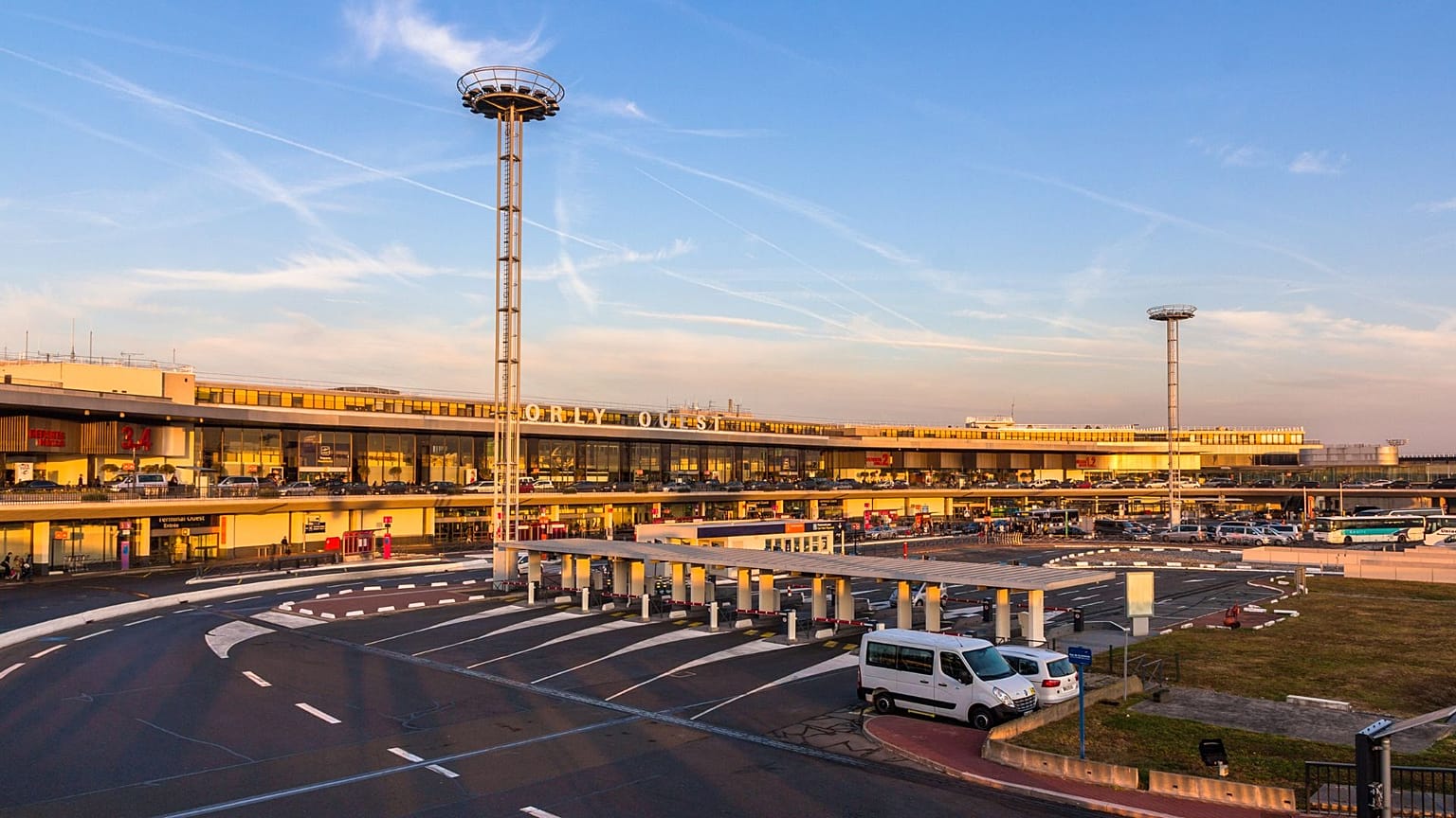 French air traffic controllers are threatening strike action during the Rugby World Cup.