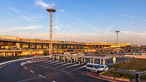 French air traffic controllers are threatening strike action during the Rugby World Cup.