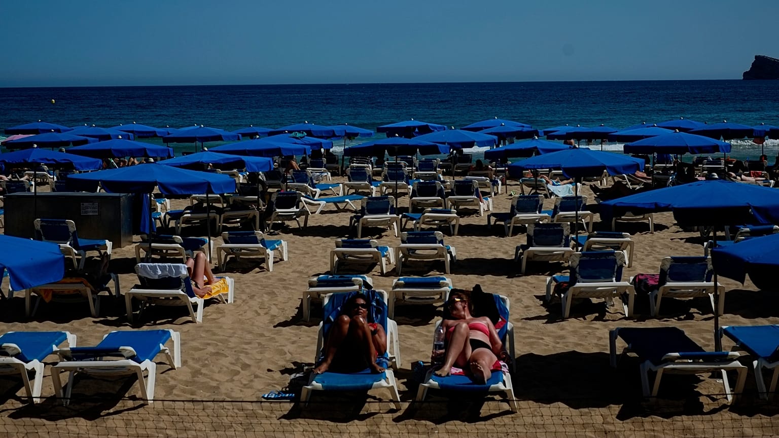 Die Touristen an den Stränden von Benidorm wurden vor Fischangriffen gewarnt. 