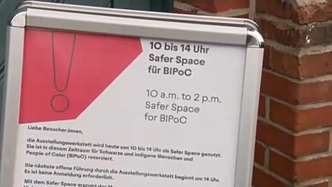 Opening times at the exhibition.