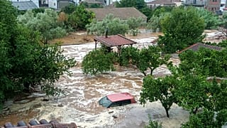 عواصف رعدية وأمطار غزيرة تضرب اليونان