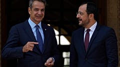 Στιγμιότυπο από τη συνάντηση Χριστοδουλίδη - Μητσοτάκη στη Λευκωσία