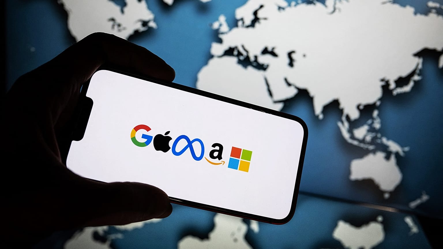 Az Európai Bizottság hat vállalatot jelölt ki digitális kapuőrnek: Alphabet, Amazon, Apple, ByteDance, Meta és Microsoft.
