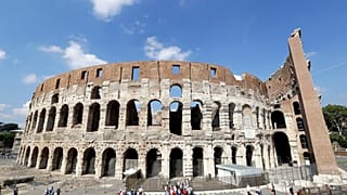A római Colosseum ezeréves falára véste saját és szerelme monogrammját egy bolgár férfi