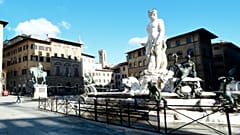 DIe Piazza della Signoria in Florenz, mit dem Neptunbrunnen im Vordergrund