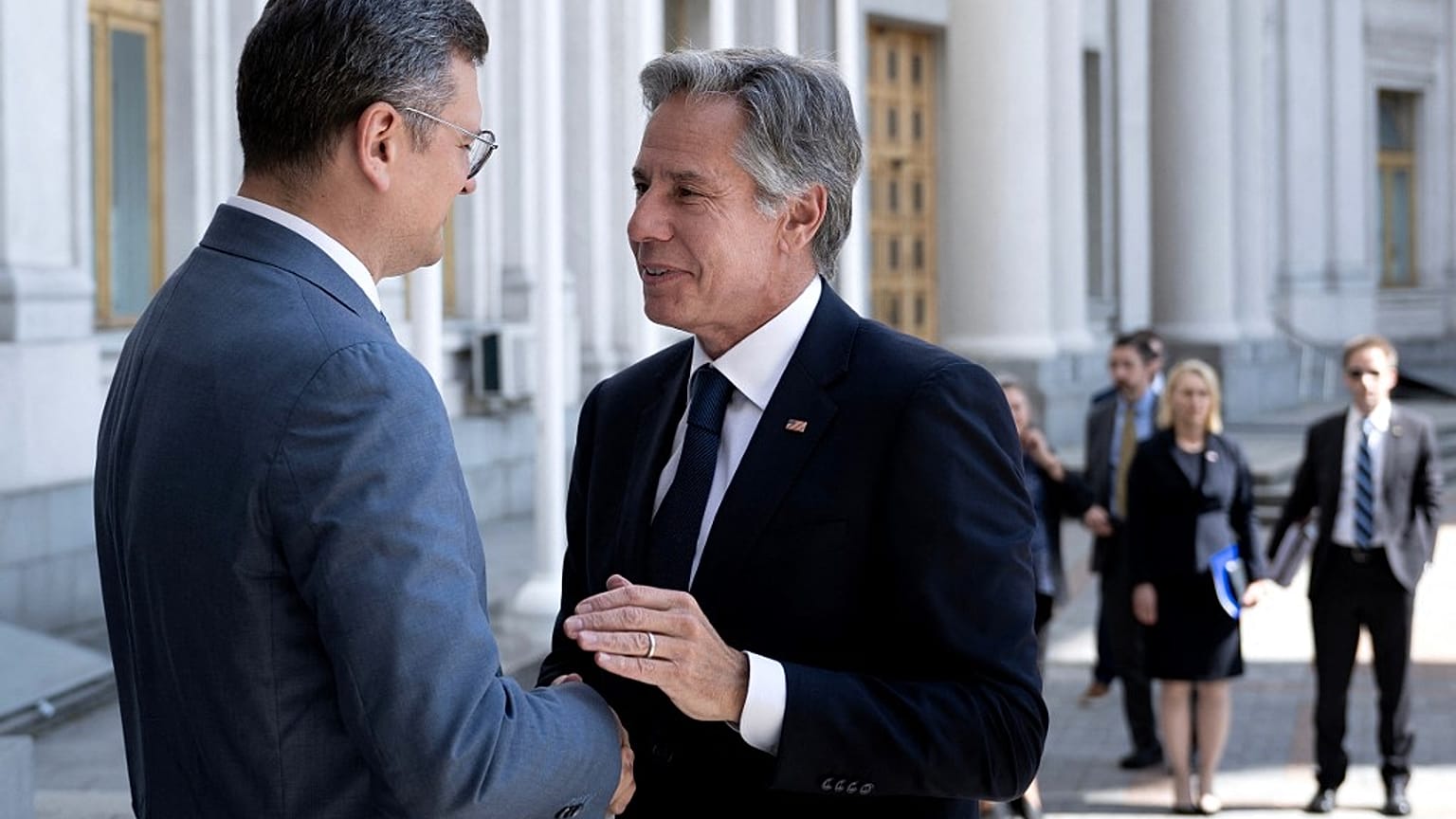 Blinken com o chefe da diplomacia ucraniana em Kiev