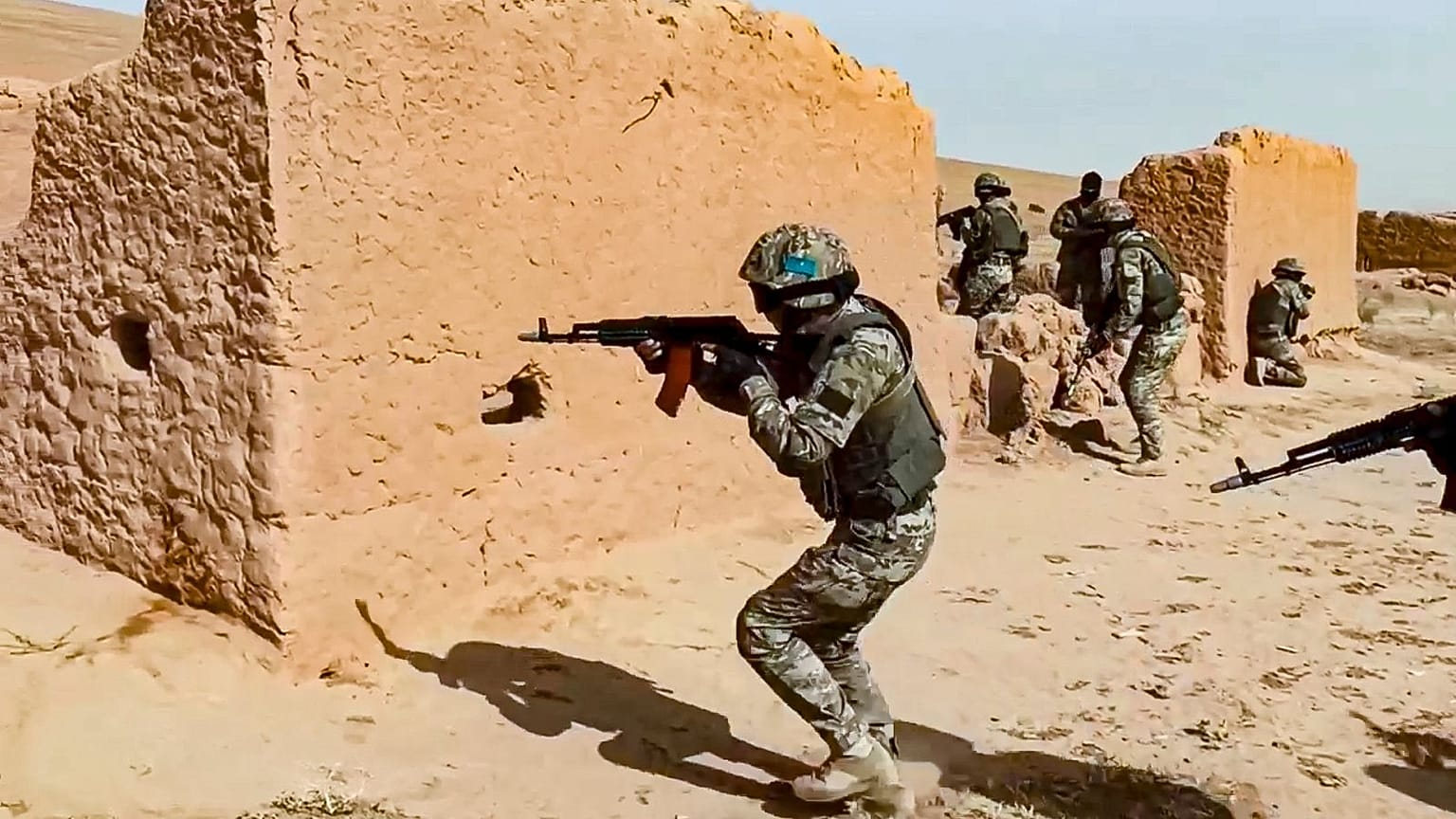 رزمایش روسیه و تاجیکستان در ۲۰ کیلومتری مرز افغانستان در سال ۲۰۲۱