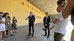 Navracsics Tibor és Bóka János tart sajtótájékoztatót az Európai Bizottság központi épülete előtt Brüsszelben