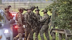 A pennsylvaniai rendőrség átkutatja az erdőt és egy patakot a szökött rabot keresve