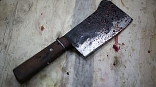 ساطور ملطخ بالدماء في اليوم الأول من عيد الأضحى في القاهرة