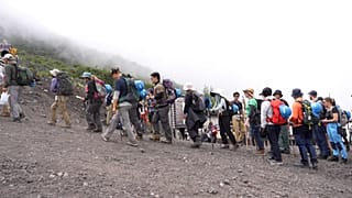 کوهنوردی بی‌حد نفس کوه فوجی را به شماره انداخته است 