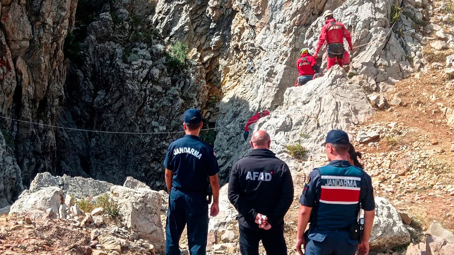 Turkish and international cave rescue experts are working to save an American speleologist trapped at a depth of more than 1,000 metres