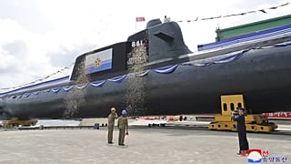 Botadura del que el régimen de Pionyang llama su primer submarino con capacidad nuclear.