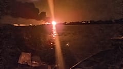 Ataque de drones rusos contra la orilla ucraniana del Danubio, vista desde Rumanía, donde se investiga una violación de su espacio aéreo