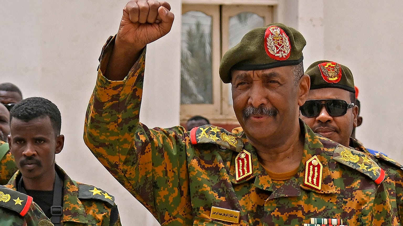 رئيس أركان الجيش السوداني عبد الفتاح البرهان يزور قاعدة فلامنغو البحرية في بورتسودان