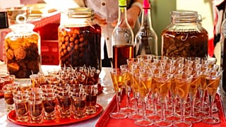 Experimente o schnapps local nos Alpes austríacos.