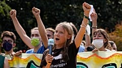 Greta Thunberg, militante suédoise pour le climat, prononce son discours lors d'une manifestation "Fridays for Future" à Milan, Italie, le 1er octobre 2021.