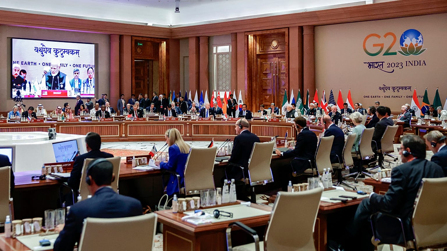 Zirve dönem başkanı ve Hindistan Başbakanı Narendra Modi'nin ev sahipliğinde yapılıyor