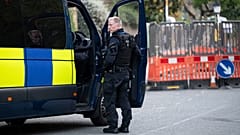 Beamte konnten den Terrorverdächtigen, der spektakulär aus dem Gefängnis geflohen war, nach tagelanger Flucht in London ergreifen.  