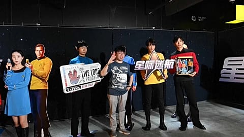 Des fans chinois de Star Trek aux côtés de leurs célèbres héros
