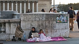 پاریس مقابل ساختمان پارلمان فرانسه