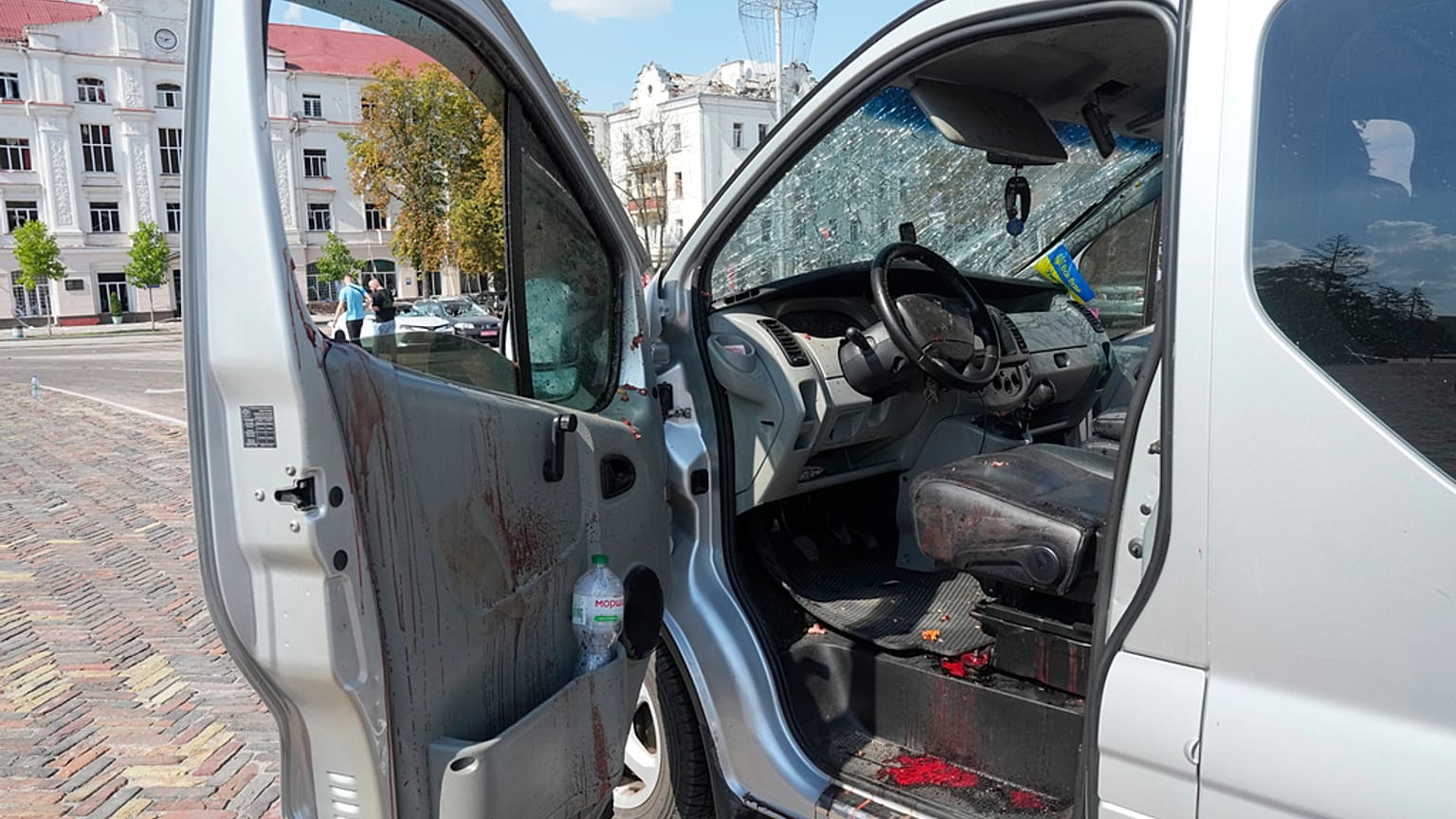Imagen de archivo de un coche atacado en Ucrania