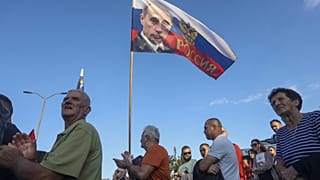 Dodik- (és Putyin-) párti tüntetés a boszniai Lukavicában
