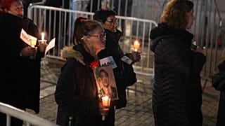 Des militantes des droits des femmes honorant la mémoire des victimes de la dictature du général Augusto Pinochet, à la veille du 50e anniversaire du coup d'État.