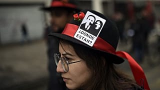 ΔΙΑΔΗΛΩΤΡΙΑ ΣΕ ΔΙΑΔΗΛΩΣΗ ΓΙΑ ΤΑ 50 ΧΡΟΝΙΑ ΑΠΟ ΤΟ ΠΡΑΞΙΚΟΠΗΜΑ ΤΟΥ ΠΙΝΟΣΕΤ
