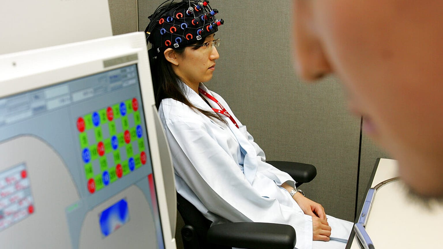 Japonya'nın başkenti Tokyo'da Hitachi firması tarafından yürütülen bir yapay zeka nöroteknoloji çalışmasından bir kare. (2007)