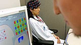 Japonya'nın başkenti Tokyo'da Hitachi firması tarafından yürütülen bir yapay zeka nöroteknoloji çalışmasından bir kare. (2007)