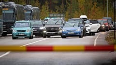 The European Commission has urged member states to prohibit the entrance of cars that carry Russian licence plates.