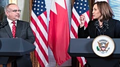نائبة الرئيس الأمريكي كامالا هاريس تلتقي بولي العهد ورئيس الوزراء البحريني سلمان بن حمد آل خليفة. 2022/03/24