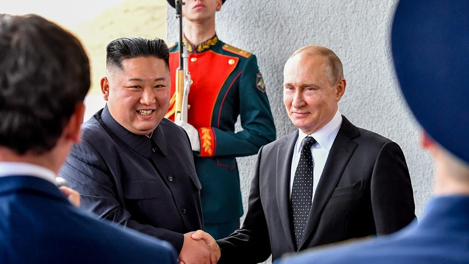 Kim son olarak 2019'da Rusya'yı ziyaret ederek Vladivostok şehrinde Putin'le görüşmüştü (arşiv)