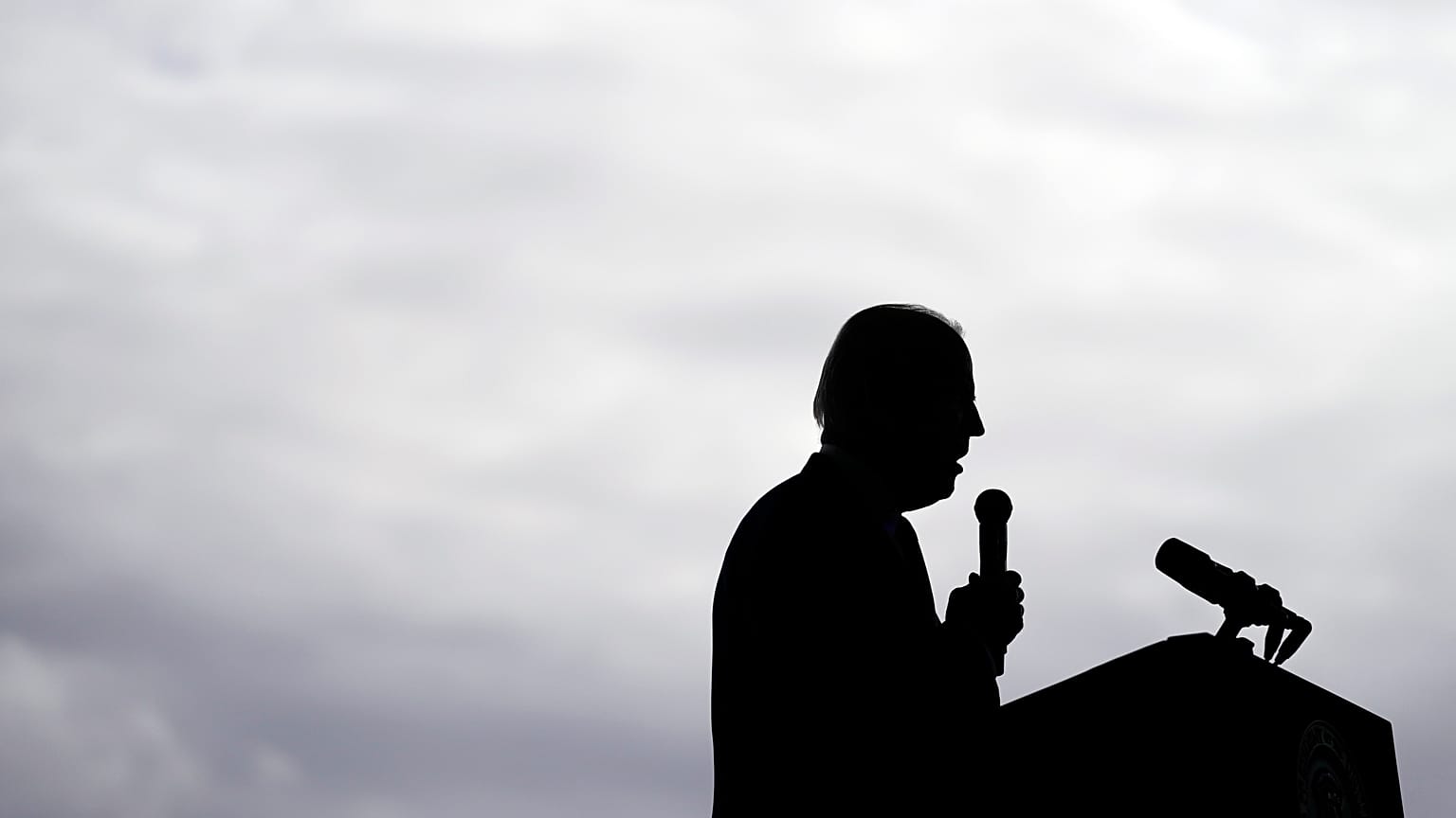 Le président Joe Biden a pris la parole à la base conjointe Elmendorf-Richardson, en Alaska, pour commémorer les attentats terroristes du 11 septembre, 11/09/2023