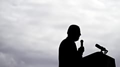 Le président Joe Biden a pris la parole à la base conjointe Elmendorf-Richardson, en Alaska, pour commémorer les attentats terroristes du 11 septembre, 11/09/2023
