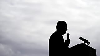 Le président Joe Biden a pris la parole à la base conjointe Elmendorf-Richardson, en Alaska, pour commémorer les attentats terroristes du 11 septembre, 11/09/2023