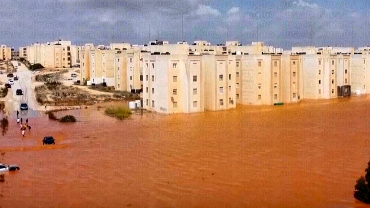 Derna'da çok sayıda bina ve konut tamamen sular altında kaldı