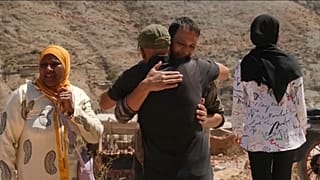 Funeral de un niño tras el terremoto en el pueblo montañoso marroquí de Imi N'Tala.